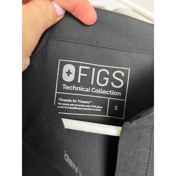 FIGS Scrub Shirt Womens S Black Technical Collection V Neck Cap Sleeve - Picture 2 of 4